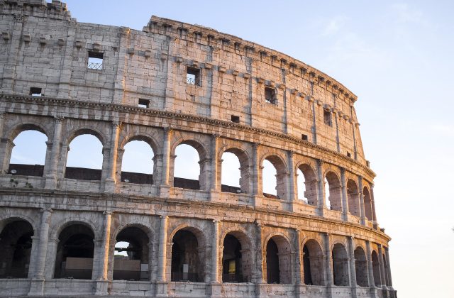 colosseum-4308831_1920.jpg
