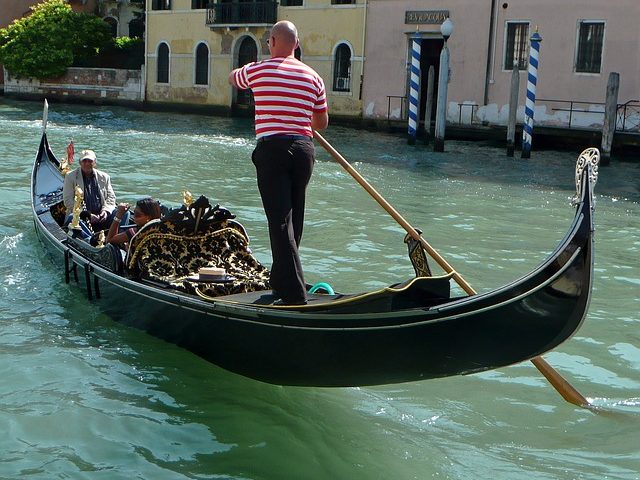 gondolier-667566_640.jpg